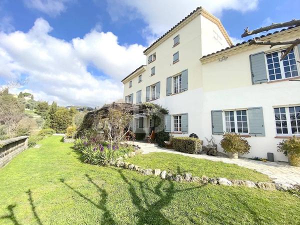 Propriété d'exception avec jardin d'1,6 hectares