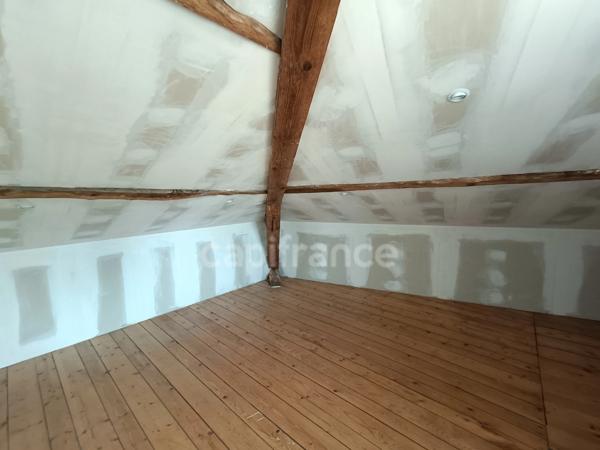 A vendre SENNECEY LE GRAND MAISON de 136 m² - DEPENDANCE ET ATELIER DE 262 m²