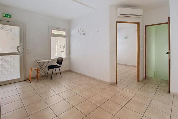 À VENDRE EN EXCLUSIVITE - Local Commerce/Bureaux/Habitation de 66 m²  Salernes