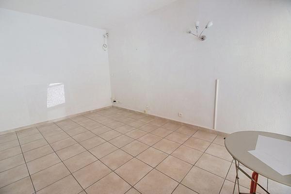 À VENDRE EN EXCLUSIVITE - Local Commerce/Bureaux/Habitation de 66 m²  Salernes