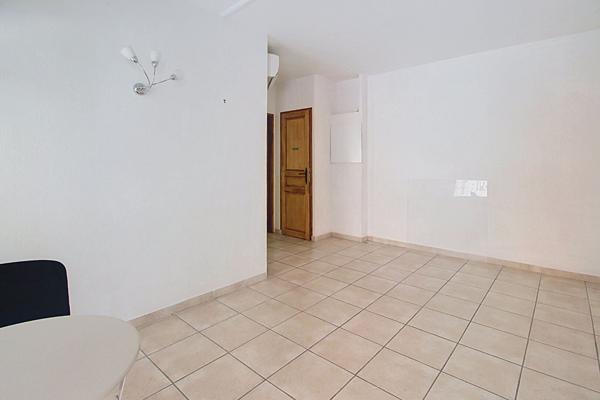 À VENDRE EN EXCLUSIVITE - Local Commerce/Bureaux/Habitation de 66 m²  Salernes