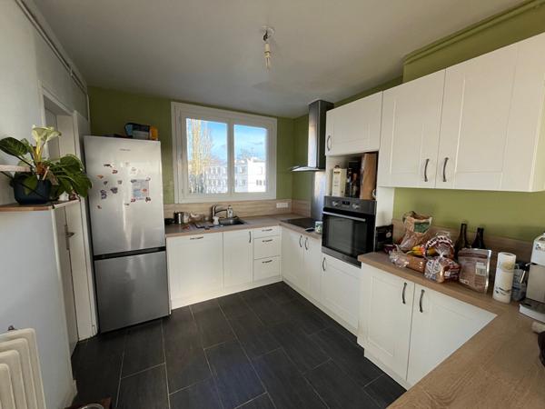 Appartement  4 pièce(s) 70 m2 Balcon et cave,