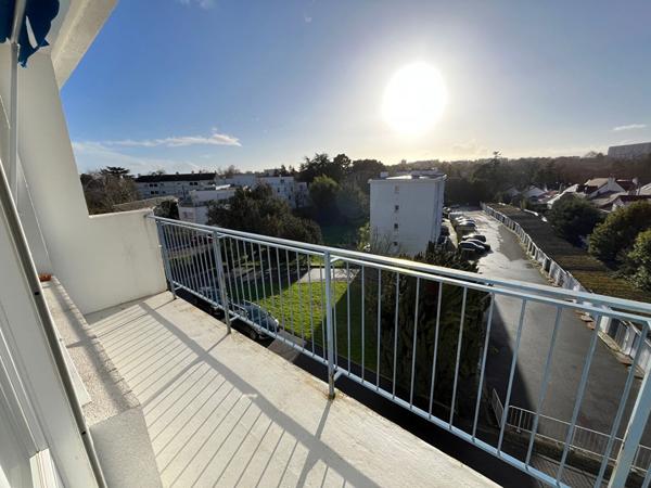 Appartement  4 pièce(s) 70 m2 Balcon et cave,