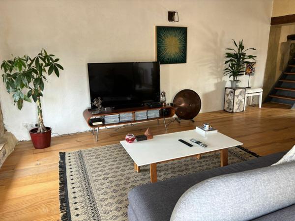 Appartement à louer    3 pièces • 65 m2 Saint-Paul-Trois-Châteaux