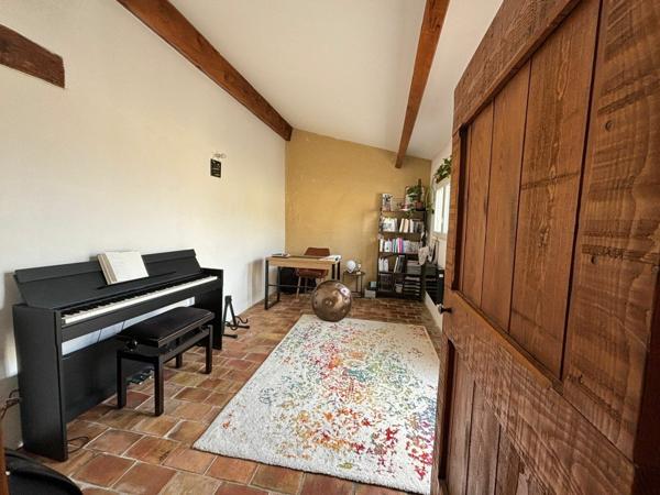 Appartement à louer    3 pièces • 65 m2 Saint-Paul-Trois-Châteaux