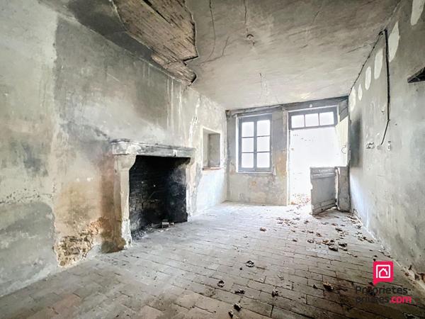 Belle maison de village à rénover - Centre bourg, au calme - 165 m2