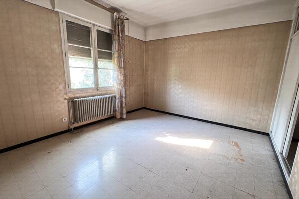 Maison de 217 m² à vendre en coeur de ville avec 2 appartements indépendants, terrain de 575 m² et fort potentiel d'aménagement