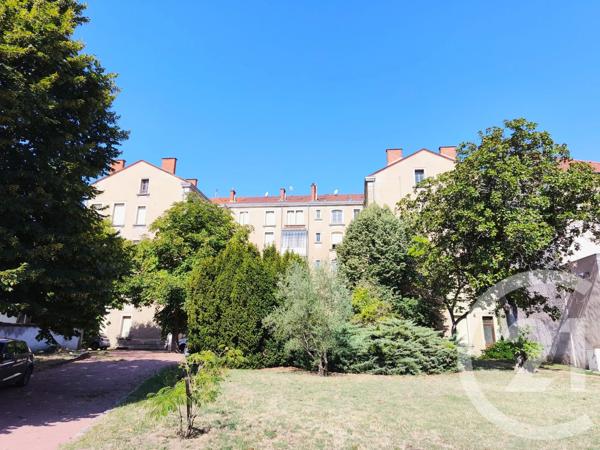 Appartement F6 à vendre  6 pièces - 266 m 2   ROANNE  - 42