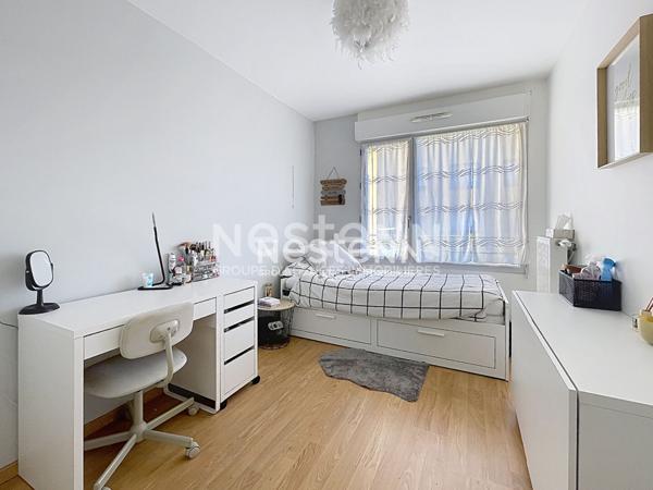 Appartement Bois D Arcy 3 pièce(s) avec terrasse Sud .