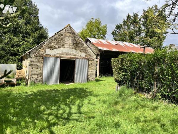 A VENDRE REMUNGOL, au calme, longère avec dépendances