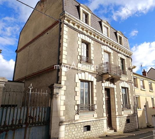 Maison à VIERZON, 18100 - 7 pièces 210m²