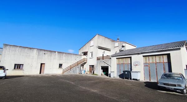 Maison avec espaces garages et atelier – Zone artisanale – Fort potentiel Saint-Martin-de-Valgalgues (30520)