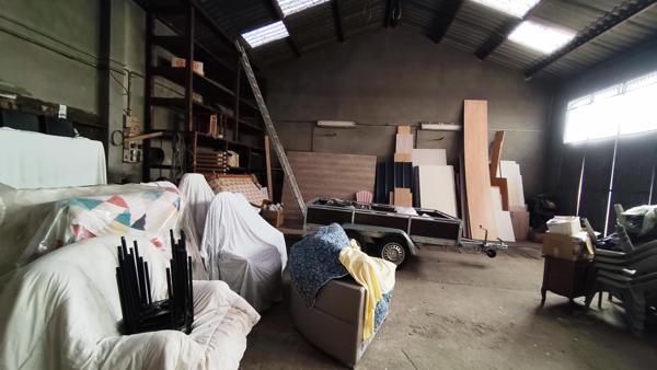 Maison avec espaces garages et atelier – Zone artisanale – Fort potentiel Saint-Martin-de-Valgalgues (30520)