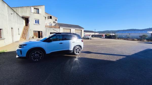 Maison avec espaces garages et atelier – Zone artisanale – Fort potentiel Saint-Martin-de-Valgalgues (30520)