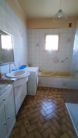 Maison avec espaces garages et atelier – Zone artisanale – Fort potentiel Saint-Martin-de-Valgalgues (30520)