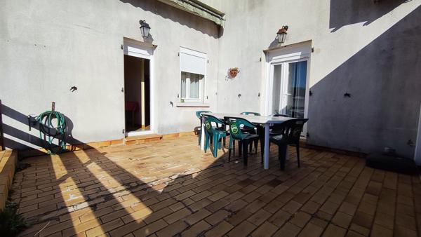 Maison avec espaces garages et atelier – Zone artisanale – Fort potentiel Saint-Martin-de-Valgalgues (30520)