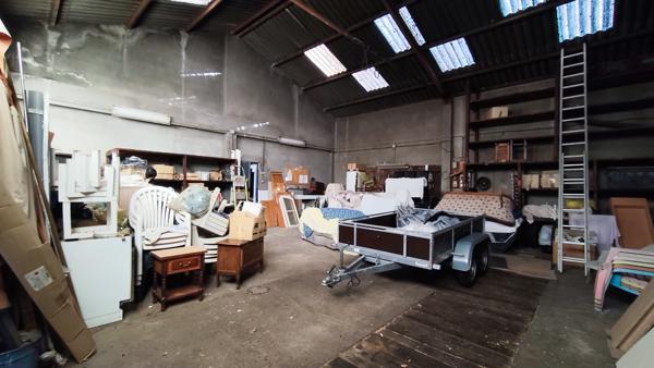 Maison avec espaces garages et atelier – Zone artisanale – Fort potentiel Saint-Martin-de-Valgalgues (30520)