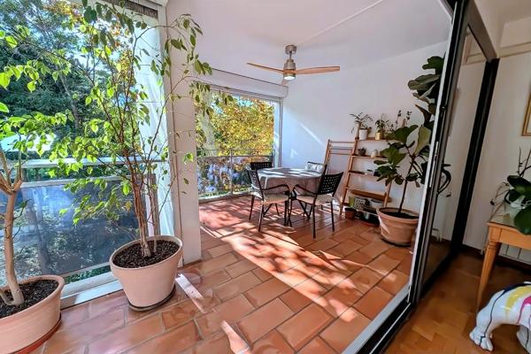 Marseille (13008) Carré d’Or, adresse recherchée — Appartement familial T4 de 116m², terrasse plein sud, parking et cave