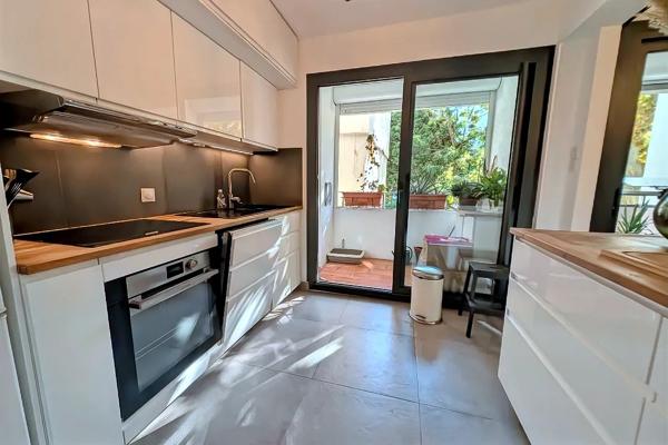 Marseille (13008) Carré d’Or, adresse recherchée — Appartement familial T4 de 116m², terrasse plein sud, parking et cave