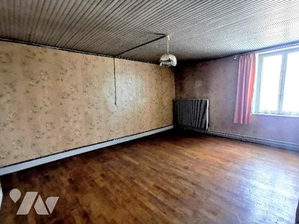 Idéal pour investisseur !  venez découvrir cette maison à rénover proche de tous commerces