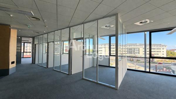 À LOUER : PLATEAU DE BUREAUX DE 244 M² - 8 PARKINGS - GARE SUD NOVAXIS LE MANS (72)