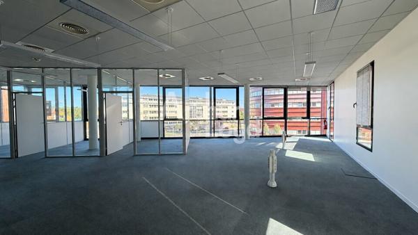 À LOUER : PLATEAU DE BUREAUX DE 244 M² - 8 PARKINGS - GARE SUD NOVAXIS LE MANS (72)