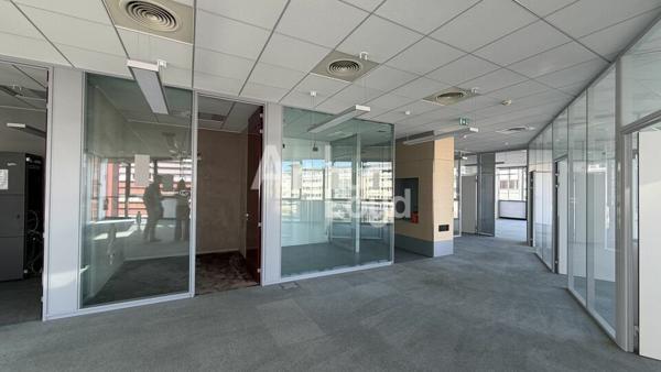 À LOUER : PLATEAU DE BUREAUX DE 244 M² - 8 PARKINGS - GARE SUD NOVAXIS LE MANS (72)