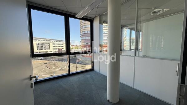À LOUER : PLATEAU DE BUREAUX DE 244 M² - 8 PARKINGS - GARE SUD NOVAXIS LE MANS (72)