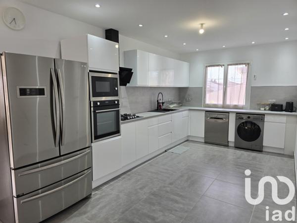 Maison 8 pièces de 194 m² à Lunel (34400)