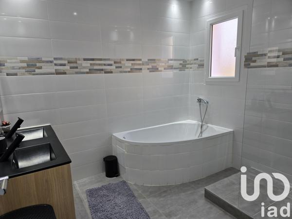 Maison 8 pièces de 194 m² à Lunel (34400)