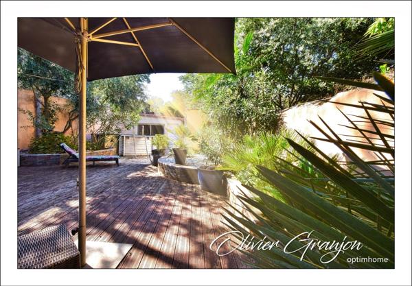 Maison de village de plain-pied avec jardin