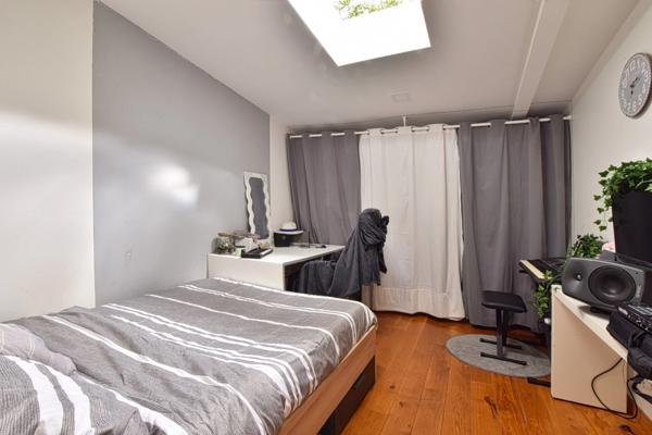 Maison de village de plain-pied avec jardin