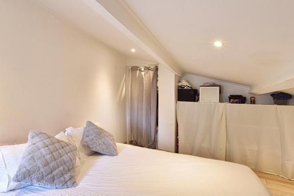 Maison de village de plain-pied avec jardin