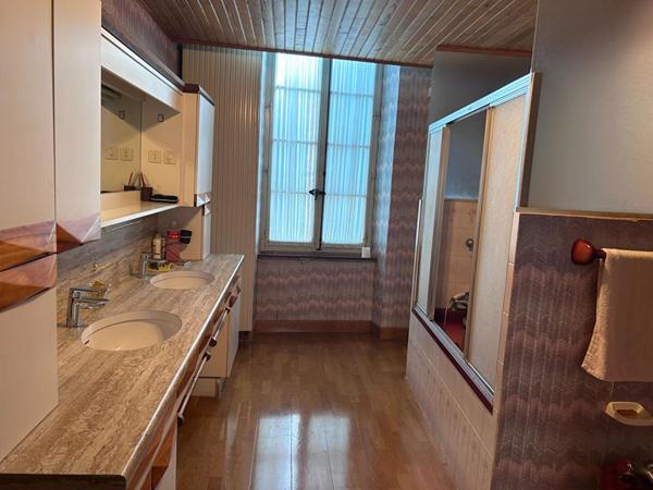 Maison  8 pièce(s) 318 m2