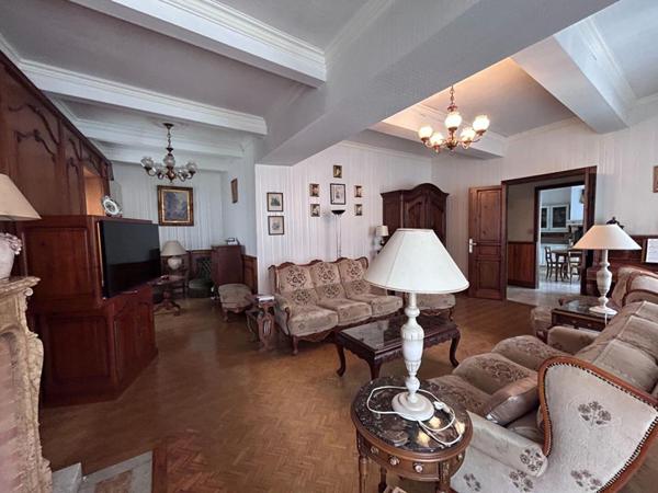 Maison  8 pièce(s) 318 m2