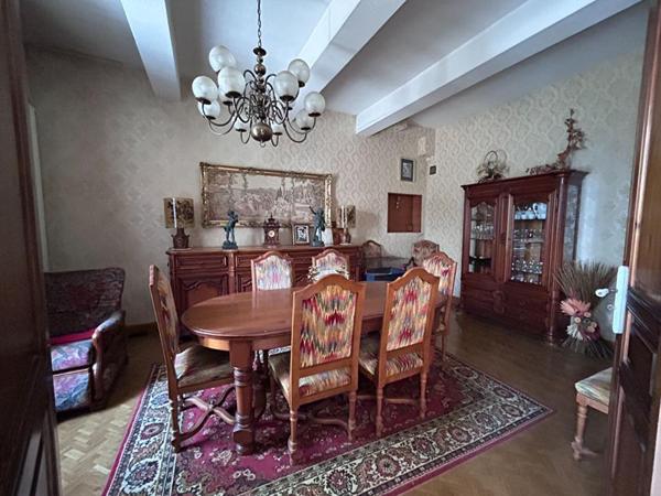 Maison  8 pièce(s) 318 m2