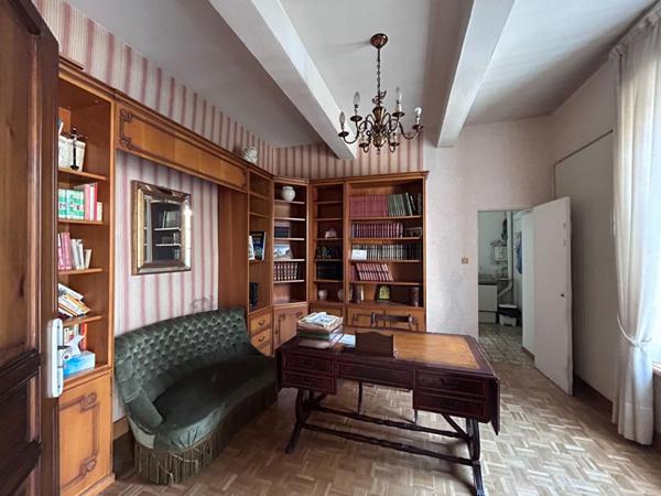 Maison  8 pièce(s) 318 m2