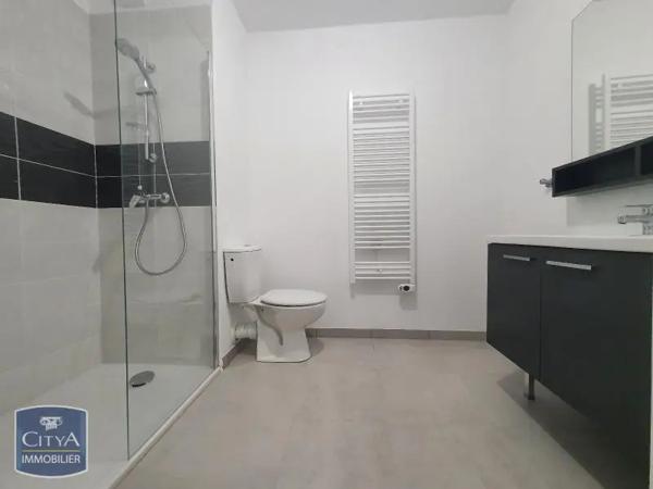 Appartement à louer 2 pièces 41.88m² Fréjus (83600)