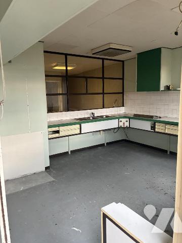 Un appartement à créer situé au deuxième étage, avec terrasse