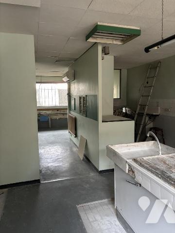 Un appartement à créer situé au deuxième étage, avec terrasse