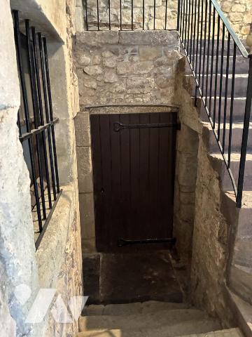 Un appartement à créer situé au deuxième étage, avec terrasse