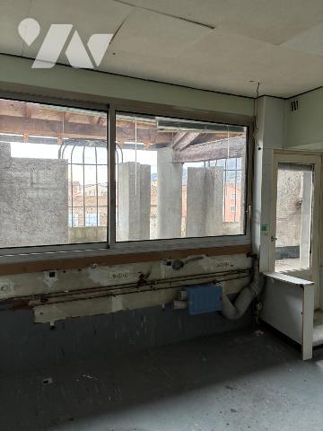 Un appartement à créer situé au deuxième étage, avec terrasse