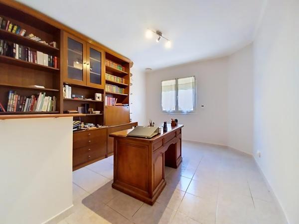 Villa Plain-Pied 140m², Piscine & 5 Ch.