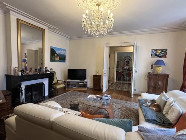 Maison - 9 pièces - 252 m²