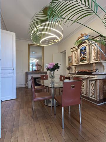 Maison - 9 pièces - 252 m²