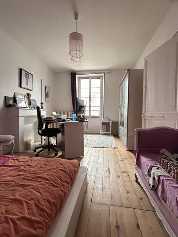 Maison - 9 pièces - 252 m²