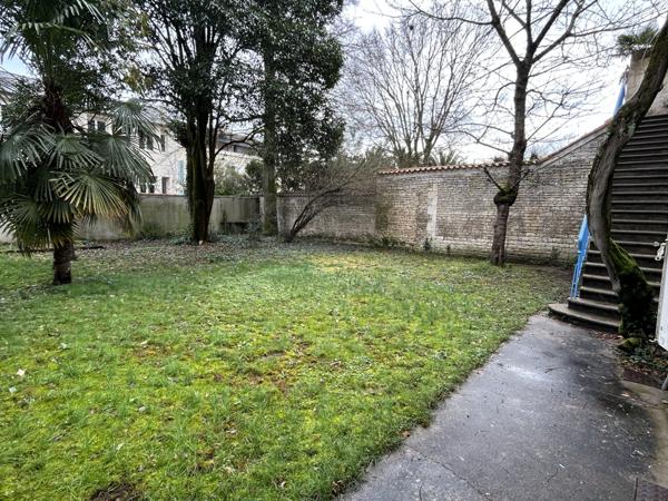 Maison - 9 pièces - 252 m²