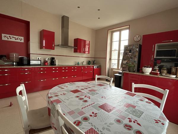 Maison - 9 pièces - 252 m²