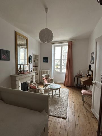 Maison - 9 pièces - 252 m²