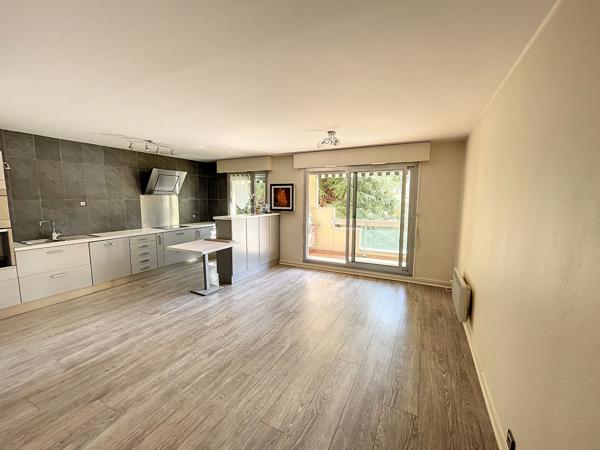 Appartement à louer Bordeaux : 3 pièces, 73m² avec 2 chambre(s) à 1 055€ - AJP Immobilier Mérignac